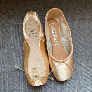 Freed of London Classic Pro90 pointe shoes 4.5xx